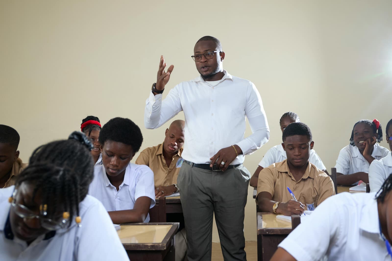 Teacher supporting students during a lesson